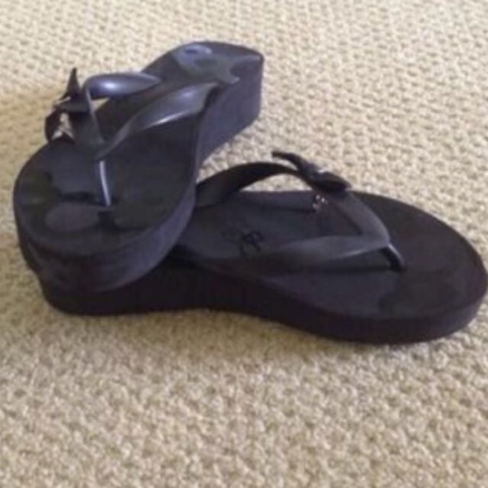 BCBG flip flips